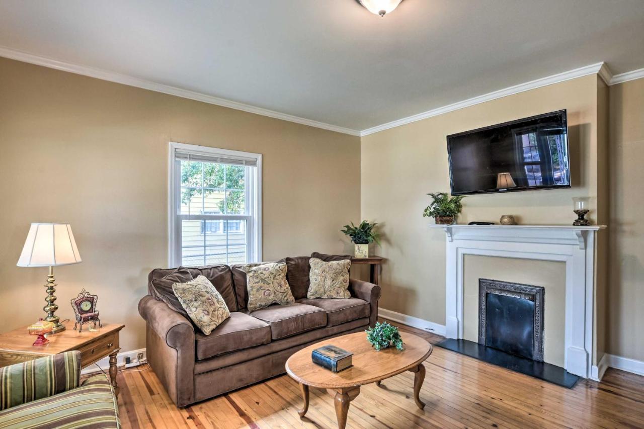 Ferienhaus Cozy About 2 Mi To Downtown!