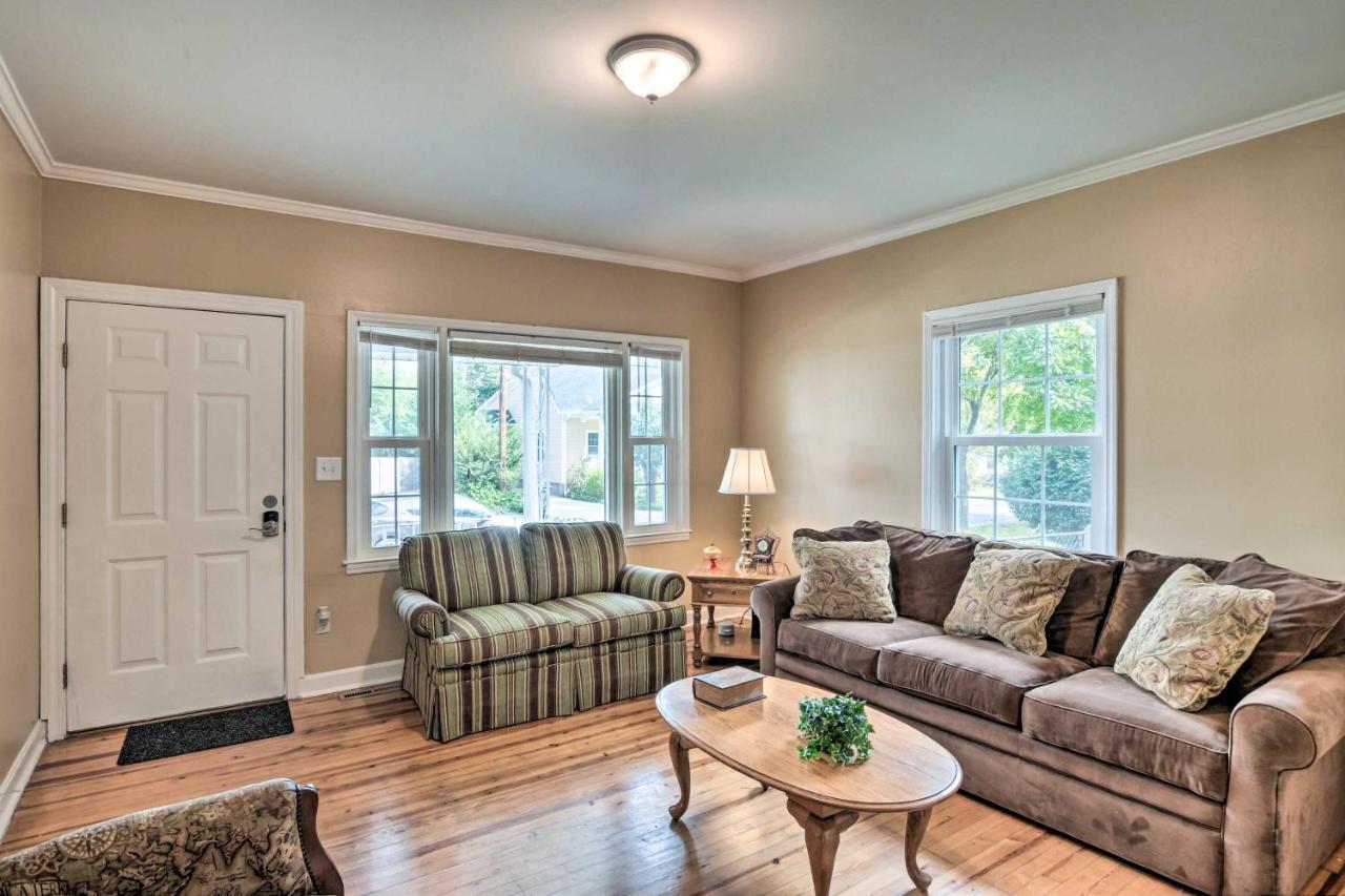 Ferienhaus Cozy About 2 Mi To Downtown! *